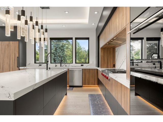 13041 THOMA Rd, Lake Oswego, OR 97034