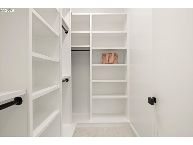 13041 THOMA Rd, Lake Oswego, OR 97034