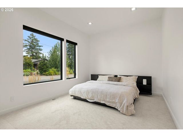 13041 THOMA Rd, Lake Oswego, OR 97034