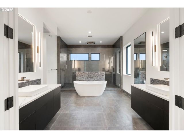 13041 THOMA Rd, Lake Oswego, OR 97034