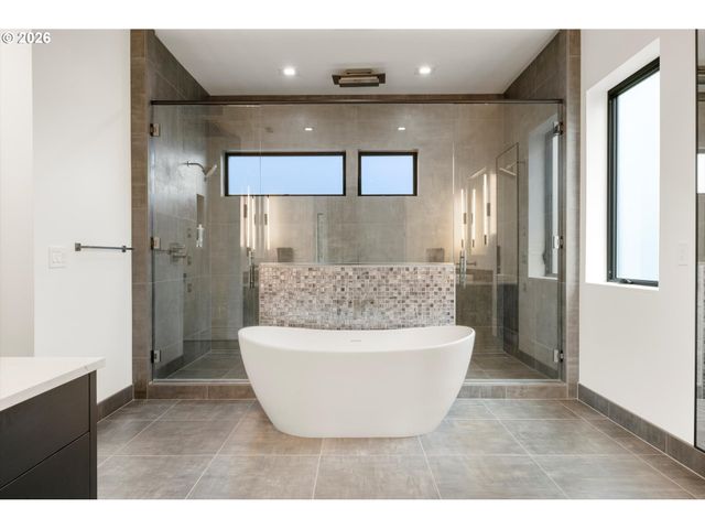 13041 THOMA Rd, Lake Oswego, OR 97034