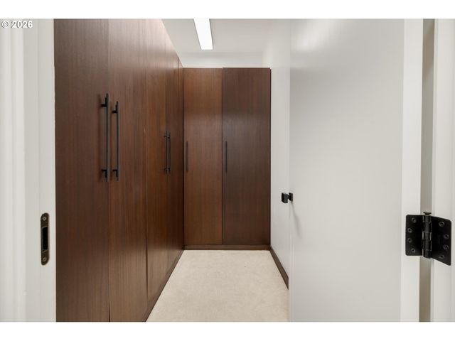 13041 THOMA Rd, Lake Oswego, OR 97034