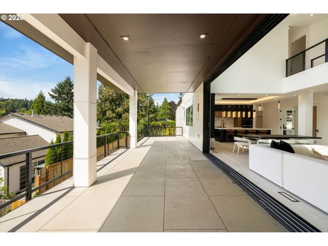 13041 THOMA Rd, Lake Oswego, OR 97034