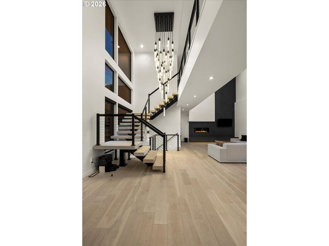 13041 THOMA Rd, Lake Oswego, OR 97034