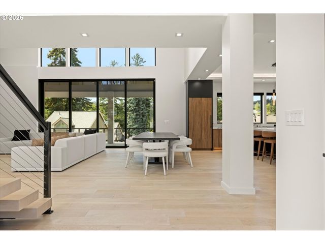 13041 THOMA Rd, Lake Oswego, OR 97034