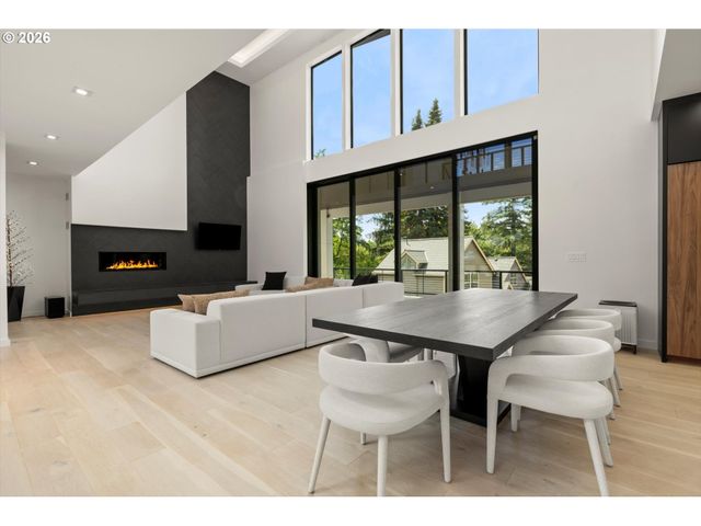 13041 THOMA Rd, Lake Oswego, OR 97034