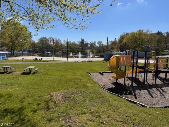 315 Hudson Ave, Hopatcong Boro, NJ 07843
