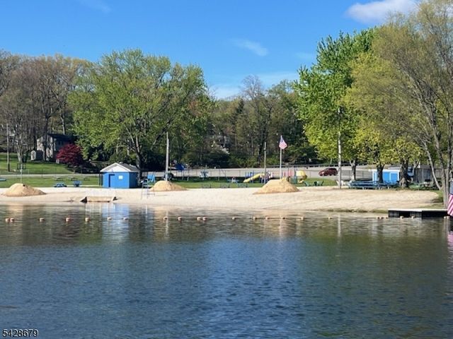 315 Hudson Ave, Hopatcong Boro, NJ 07843