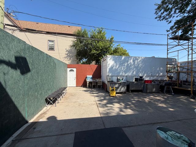 10111 S Ewing Avenue, Chicago, IL 60617