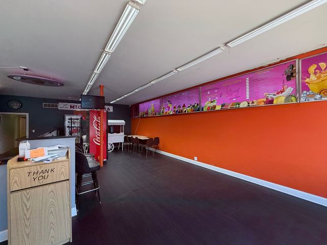 10111 S Ewing Avenue, Chicago, IL 60617