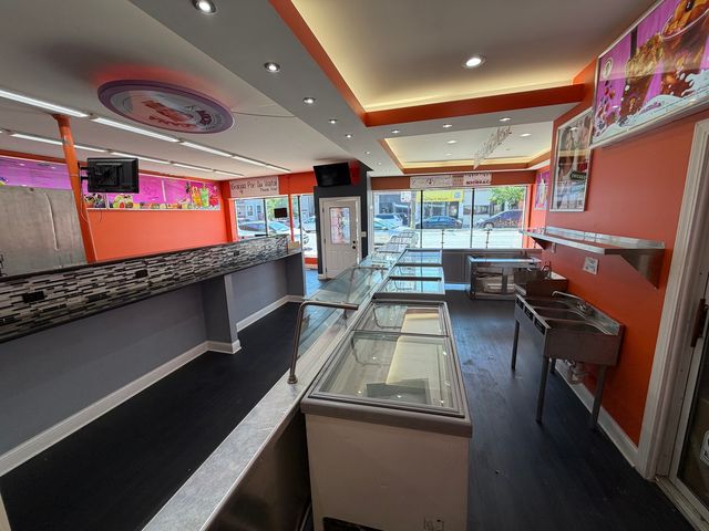 10111 S Ewing Avenue, Chicago, IL 60617