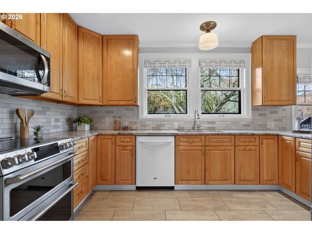 6971 N VINCENT Ave, Portland, OR 97217