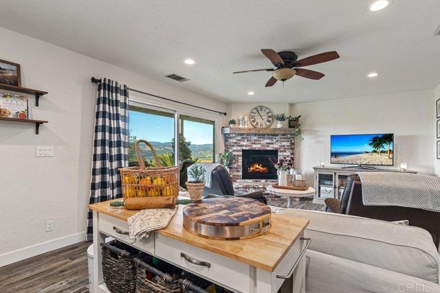 2187 Mil Sorpresas Drive, Fallbrook, CA 92028