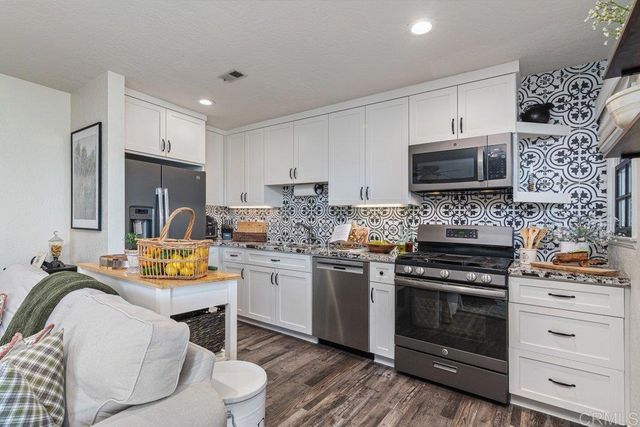 2187 Mil Sorpresas Drive, Fallbrook, CA 92028