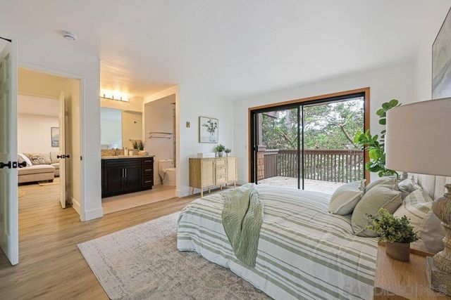 8860 Villa La Jolla Drive 217, La Jolla, CA 92037