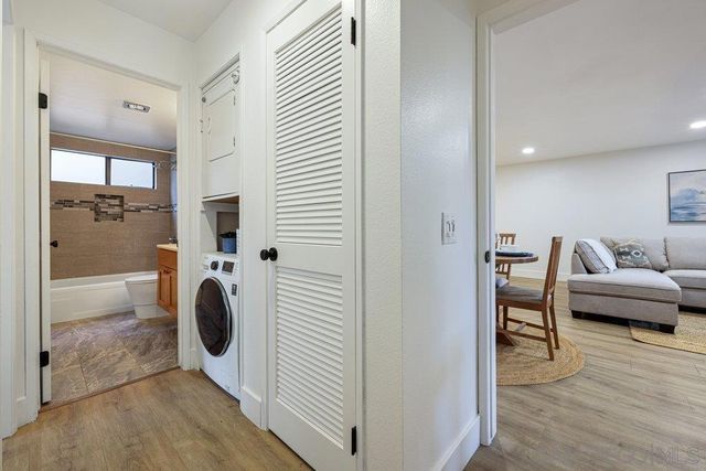 8860 Villa La Jolla Drive 217, La Jolla, CA 92037