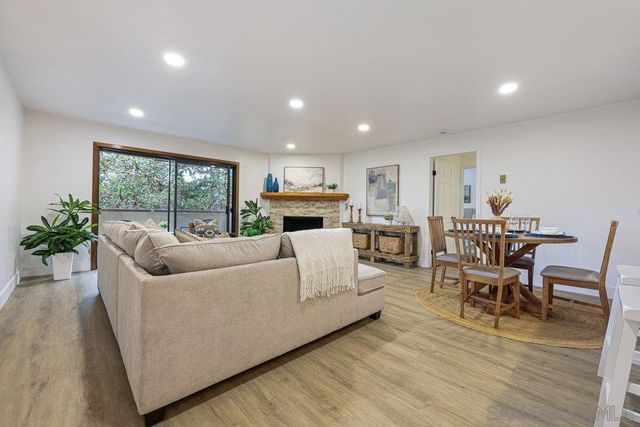 8860 Villa La Jolla Drive 217, La Jolla, CA 92037