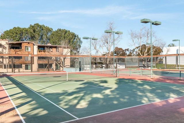 8860 Villa La Jolla Drive 217, La Jolla, CA 92037