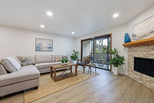 8860 Villa La Jolla Drive 217, La Jolla, CA 92037