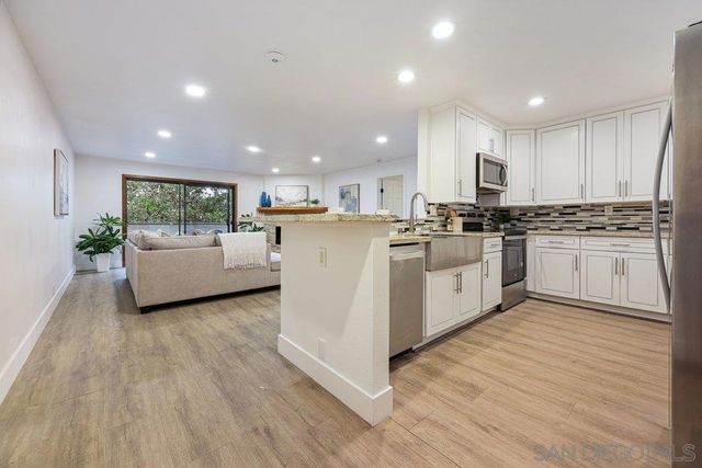 8860 Villa La Jolla Drive 217, La Jolla, CA 92037