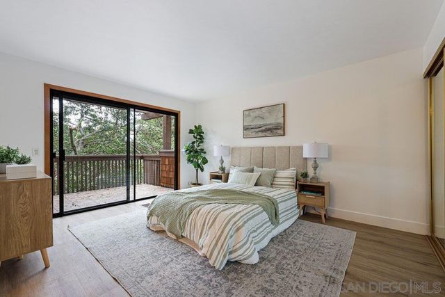 8860 Villa La Jolla Drive 217, La Jolla, CA 92037