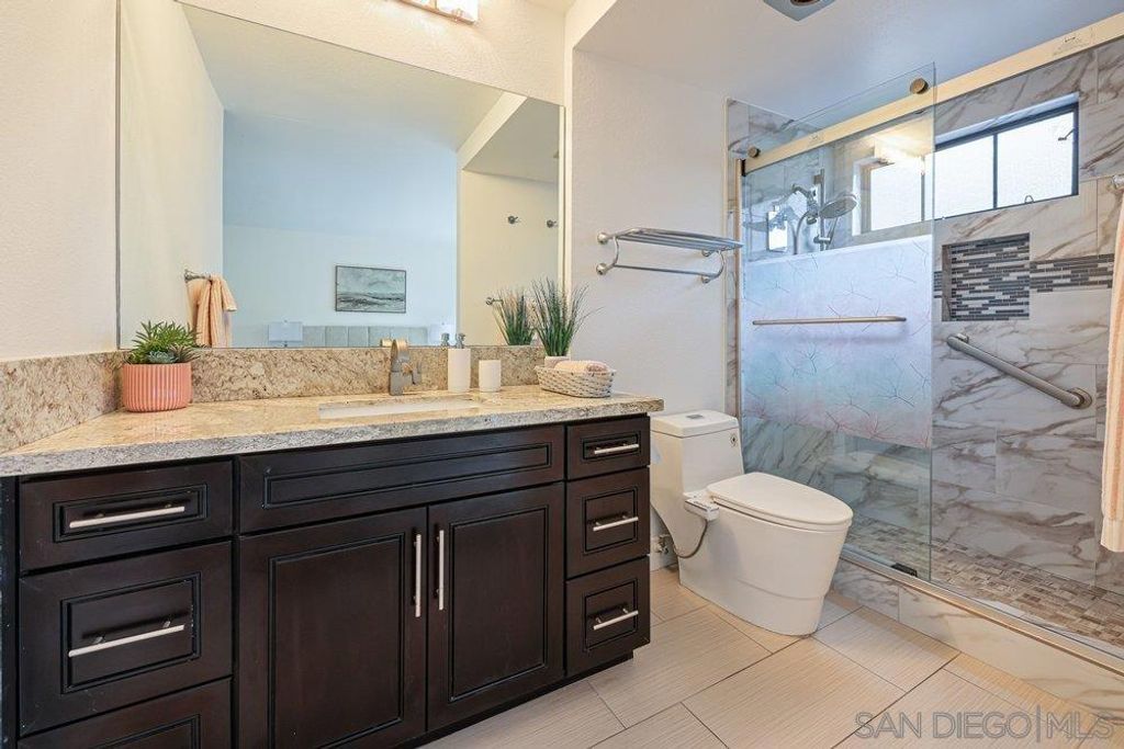 Image 11 of property listing at 8860 Villa La Jolla Drive 217, La Jolla, CA 92037