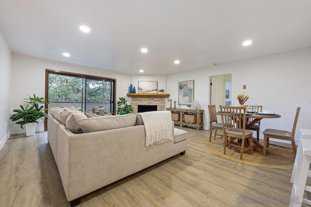 Image 2 of property listing at 8860 Villa La Jolla Drive 217, La Jolla, CA 92037