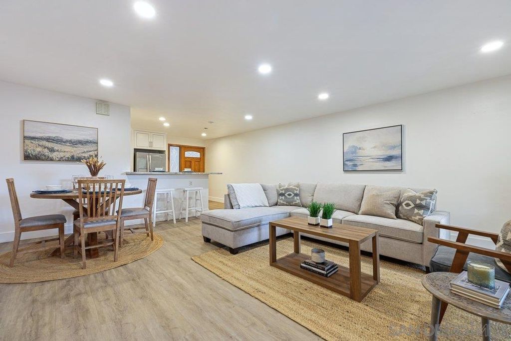 Image 4 of property listing at 8860 Villa La Jolla Drive 217, La Jolla, CA 92037