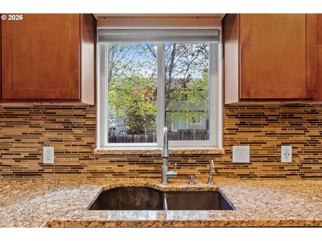 11040 Sw 63RD Ave, Portland, OR 97219