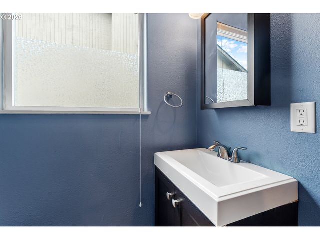 11040 Sw 63RD Ave, Portland, OR 97219