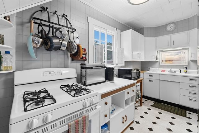 56 Hathaway Rd, Dartmouth, MA 02747