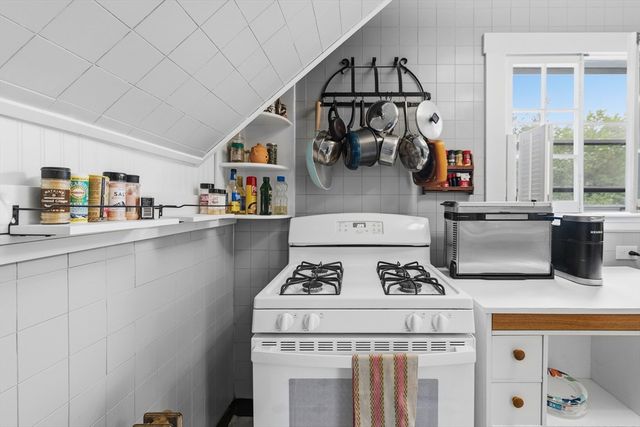 56 Hathaway Rd, Dartmouth, MA 02747