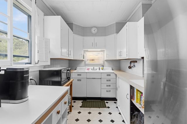 56 Hathaway Rd, Dartmouth, MA 02747