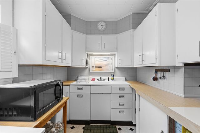 56 Hathaway Rd, Dartmouth, MA 02747
