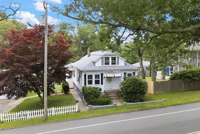 56 Hathaway Rd, Dartmouth, MA 02747