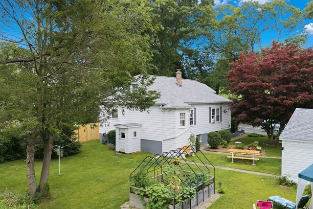 56 Hathaway Rd, Dartmouth, MA 02747