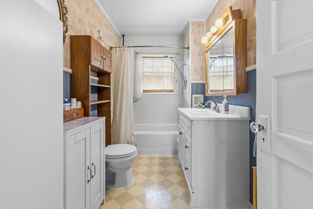56 Hathaway Rd, Dartmouth, MA 02747