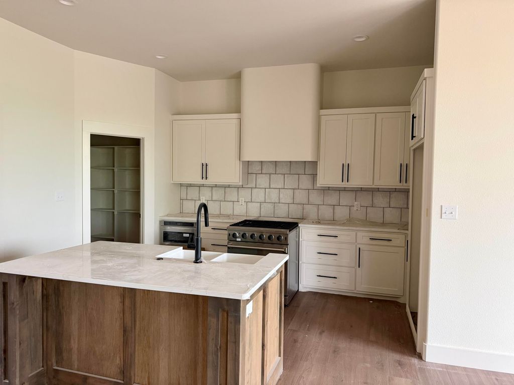 Image 4 of property listing at 3661 Dominion Ridge Dr, San Angelo, TX 76904