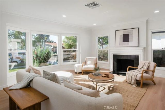 3950 Westside Avenue, Los Angeles, CA 90008