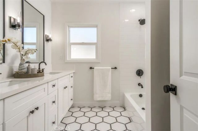 3950 Westside Avenue, Los Angeles, CA 90008