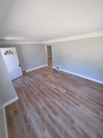 3361 W Ridgeway Avenue, Flint, MI 48504