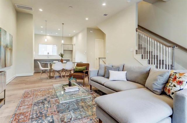 5234 Schuler Street, Houston, TX 77007