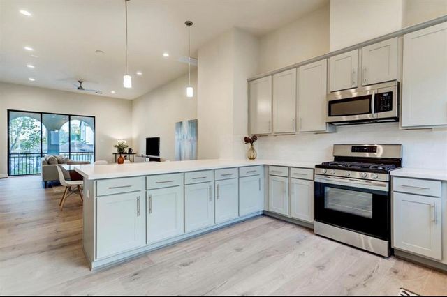 5234 Schuler Street, Houston, TX 77007