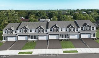 7853 OAK BROOK DR, Harrisburg, PA 17112