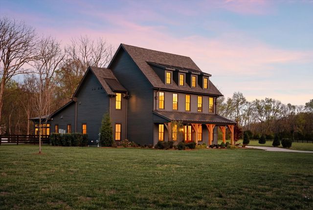 6904 Farm Path Ln, College Grove, TN 37046