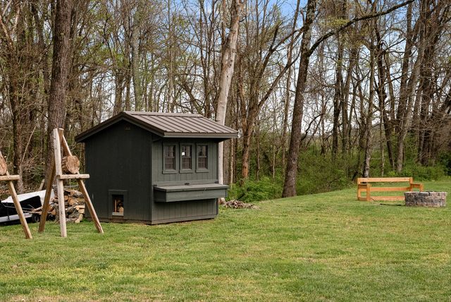 6904 Farm Path Ln, College Grove, TN 37046
