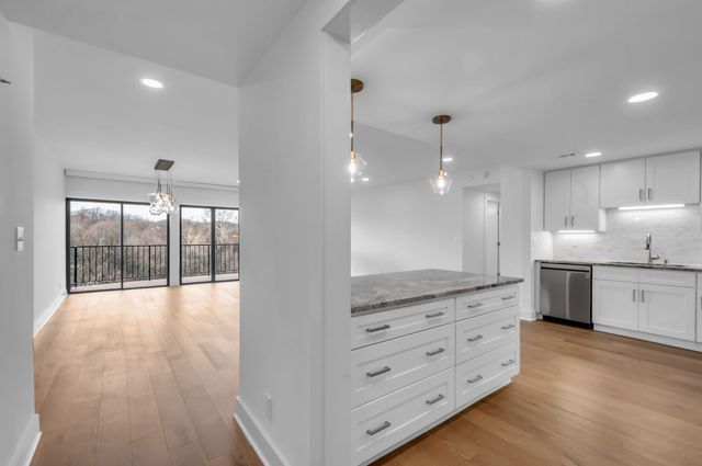 6666 Brookmont Ter Apt 707, Nashville, TN 37205