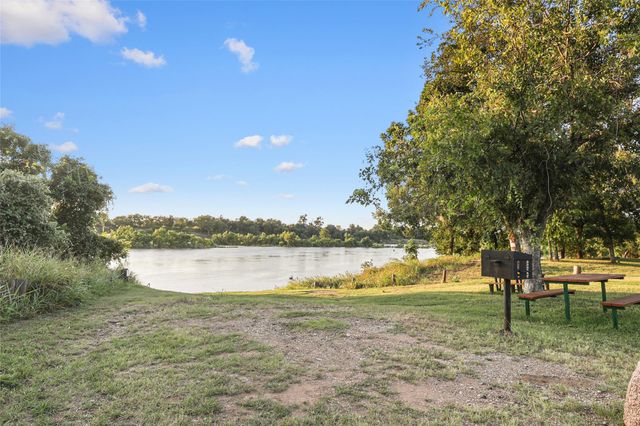 654 Maple LN, Cottonwood Shores, TX 78657