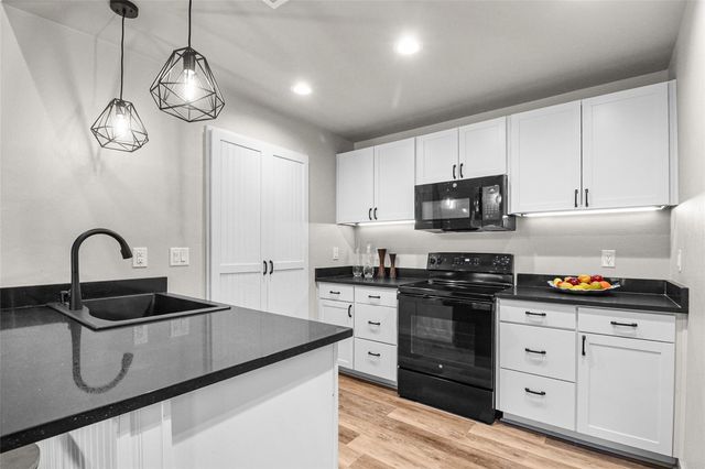 654 Maple LN, Cottonwood Shores, TX 78657