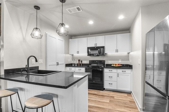 654 Maple LN, Cottonwood Shores, TX 78657